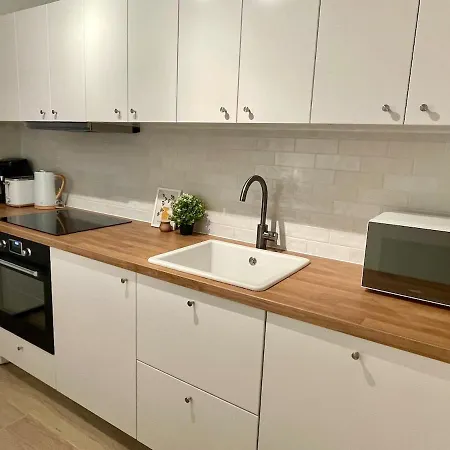 Westfluegel Mit Parkplatz Und Zentraler Lage Apartment